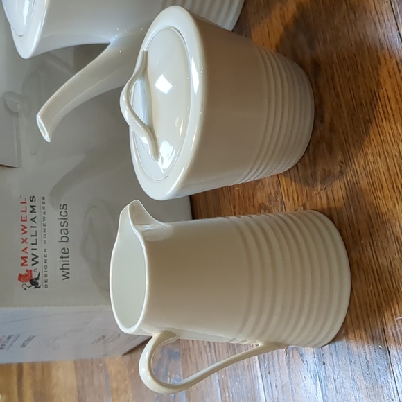 Maxwell Williams Tea Set - Picture 4 of 6